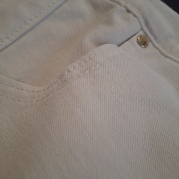 2000s JENNIFER LOPEZ white Denim capris - Picture 3 of 7